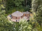 2 Bedroom Dog Friendly Pheasant Treehouse with Hot Tub near Dittisham, Devon, England